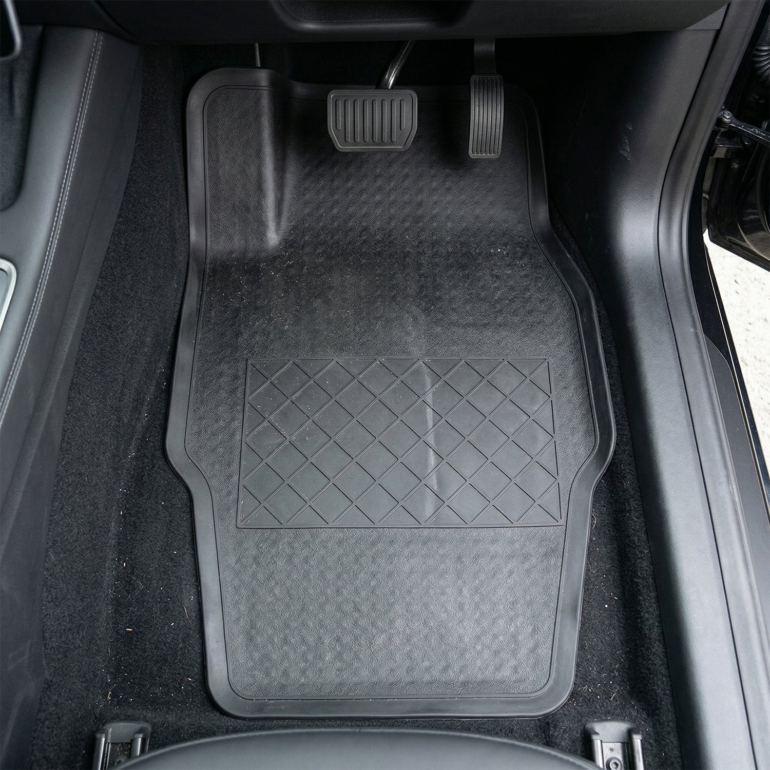 ALVENZA Heavy Duty Anti-Slip Rubber Car Foot Mat Set – Waterproof & Durable