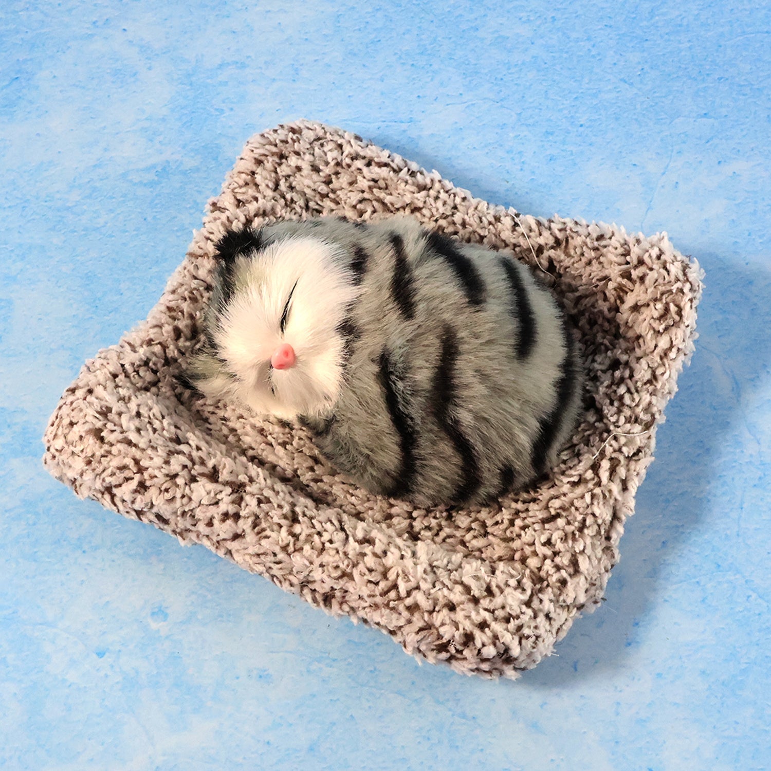ALVENZA Plush Cat Dashboard Showpiece – Soft Closed-Eye Design