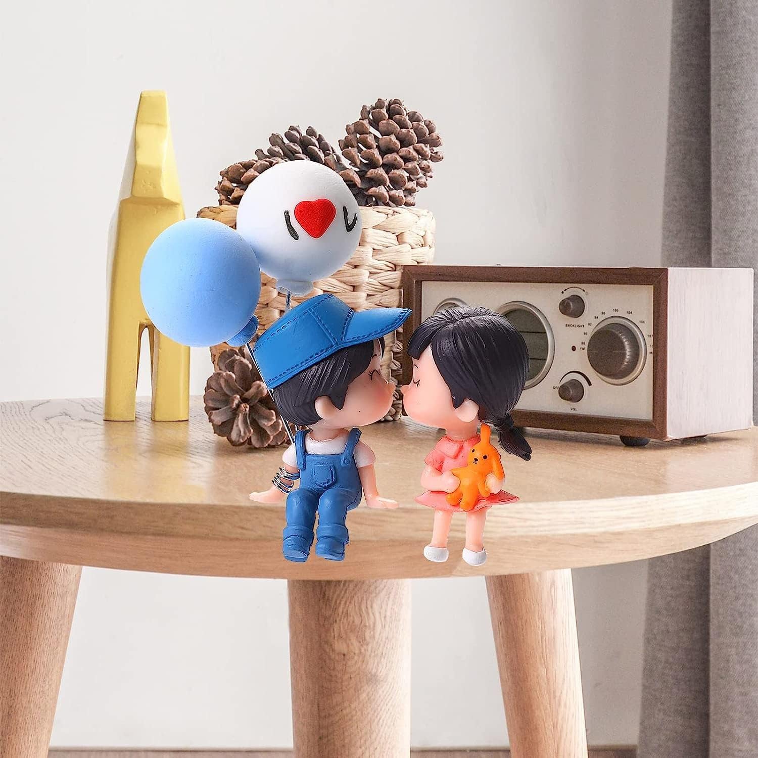 ALVENZA Cute Couple Car Dashboard Figurine – Romantic Mini Showpiece for Car & Home