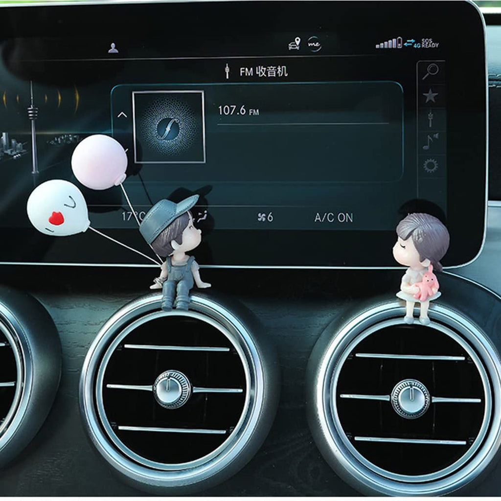 ALVENZA Cute Couple Car Dashboard Figurine – Romantic Mini Showpiece for Car & Home
