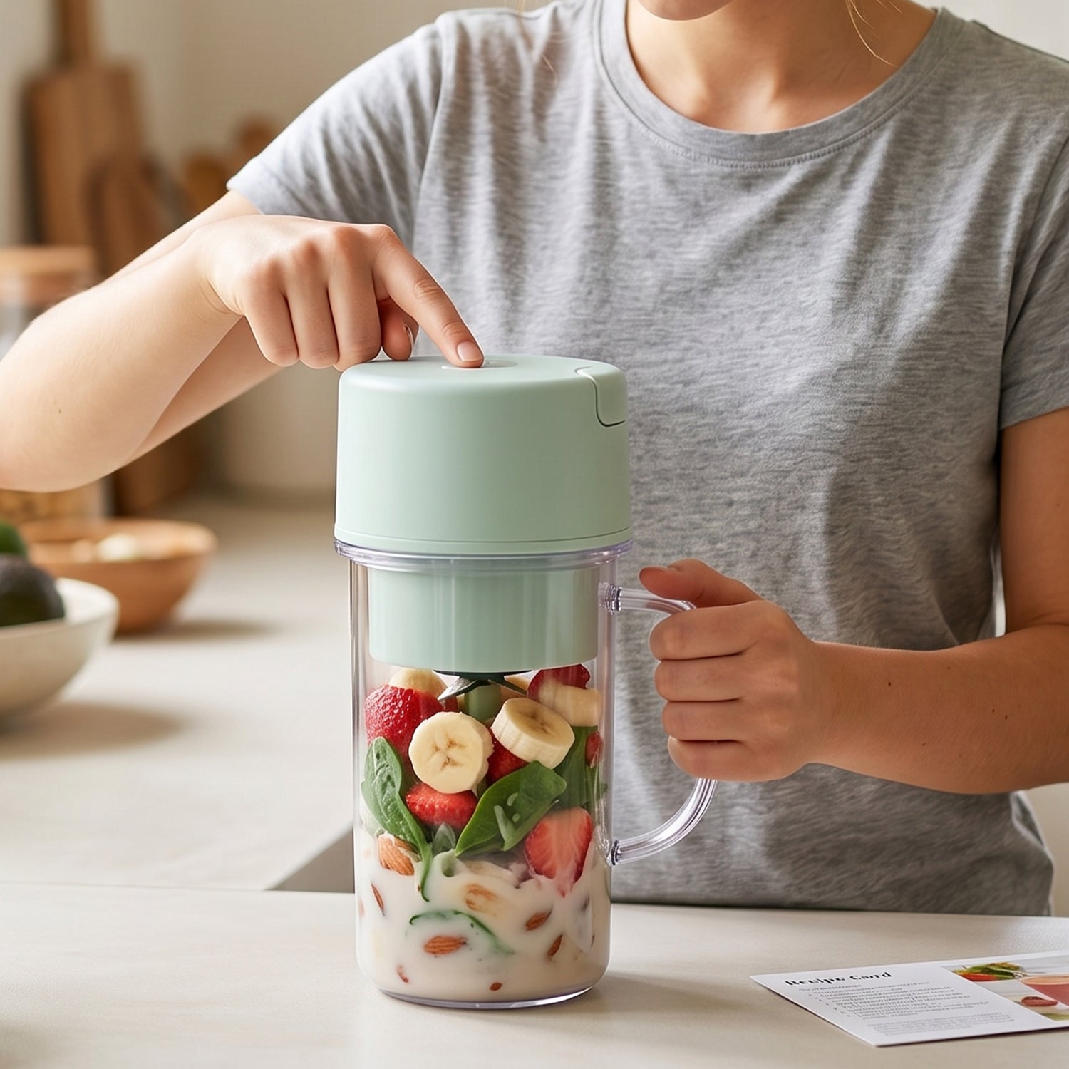 Portable Electric Juicer Compact & Rechargeable for Fresh Juices - Detail View 5