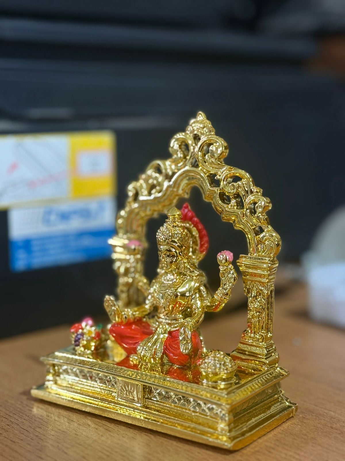 ALVENZA Goddess Lakshmi Idol – Sacred Home Decor for Prosperity and Positivity