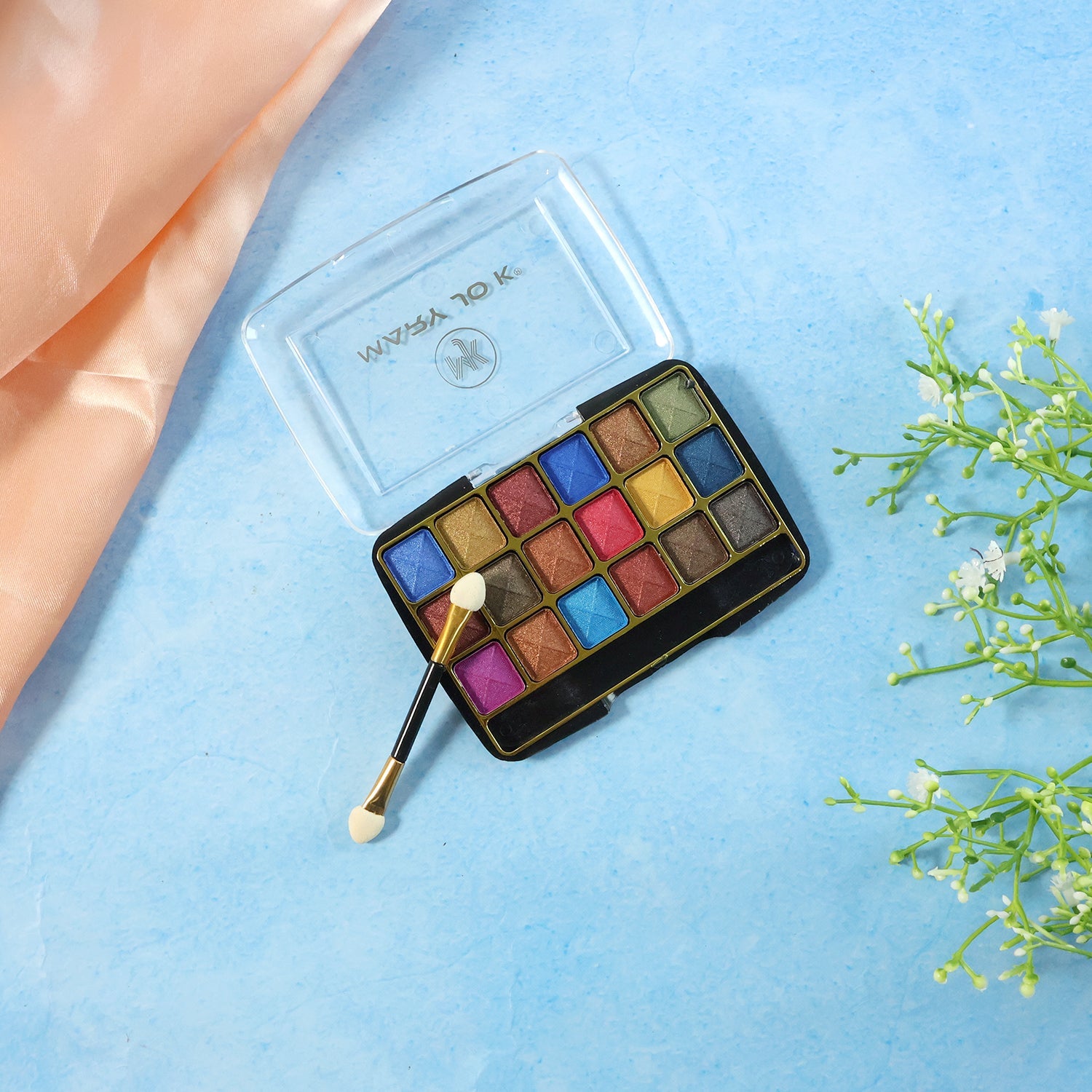 18-Color Shimmer Eyeshadow Palette – Vibrant, Long-Lasting Shades