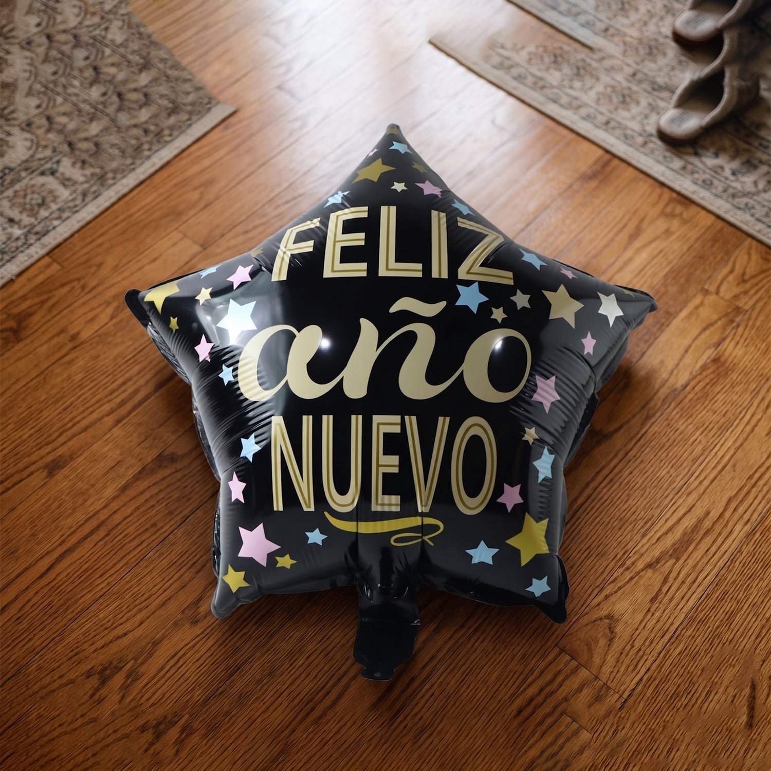 Black Star Feliz Ano Nuevo Foil Balloon Bright Festive Decor - Detail View 8