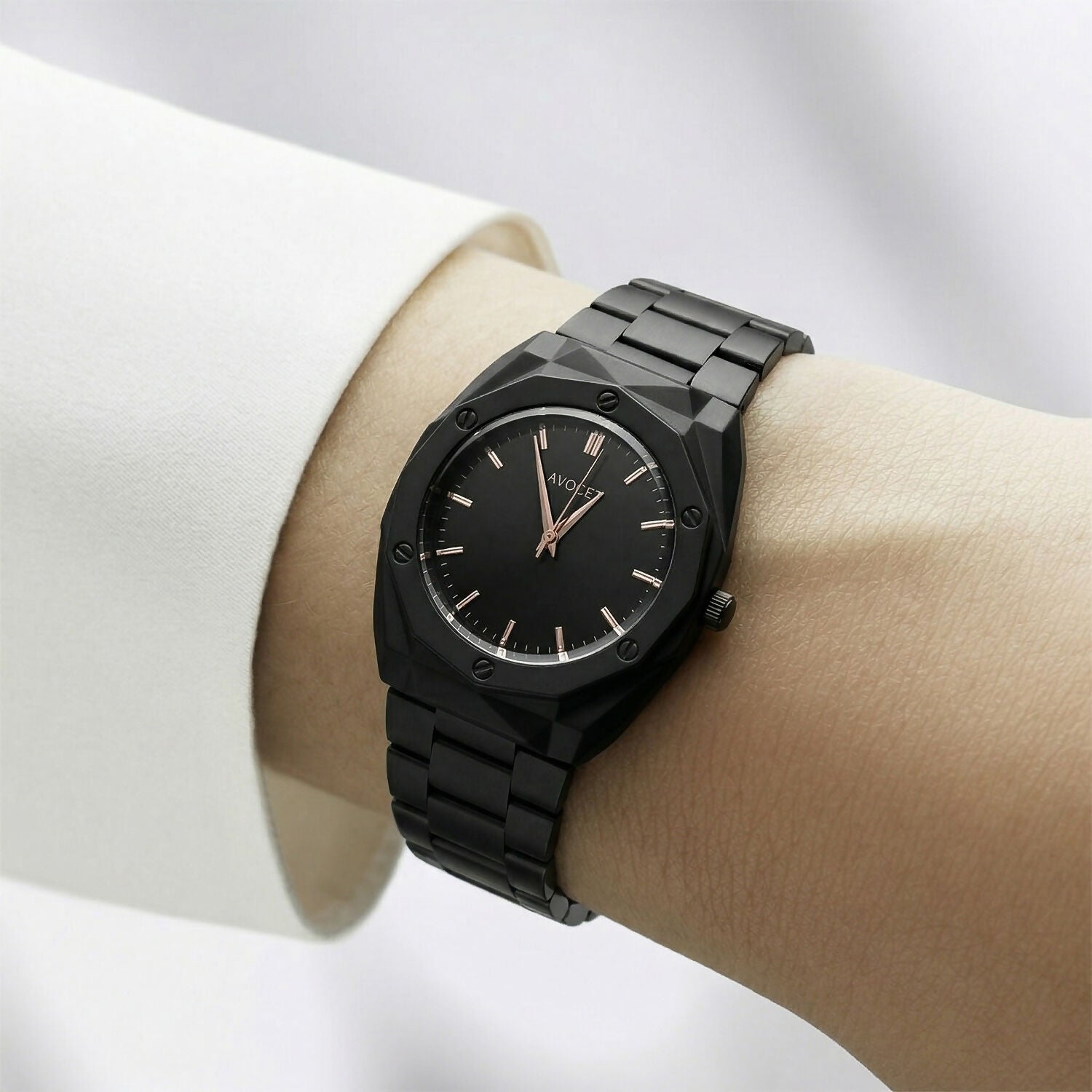 Luxury Matte Black Analog Watch – Elegant Geometric Dial & Metal Strap