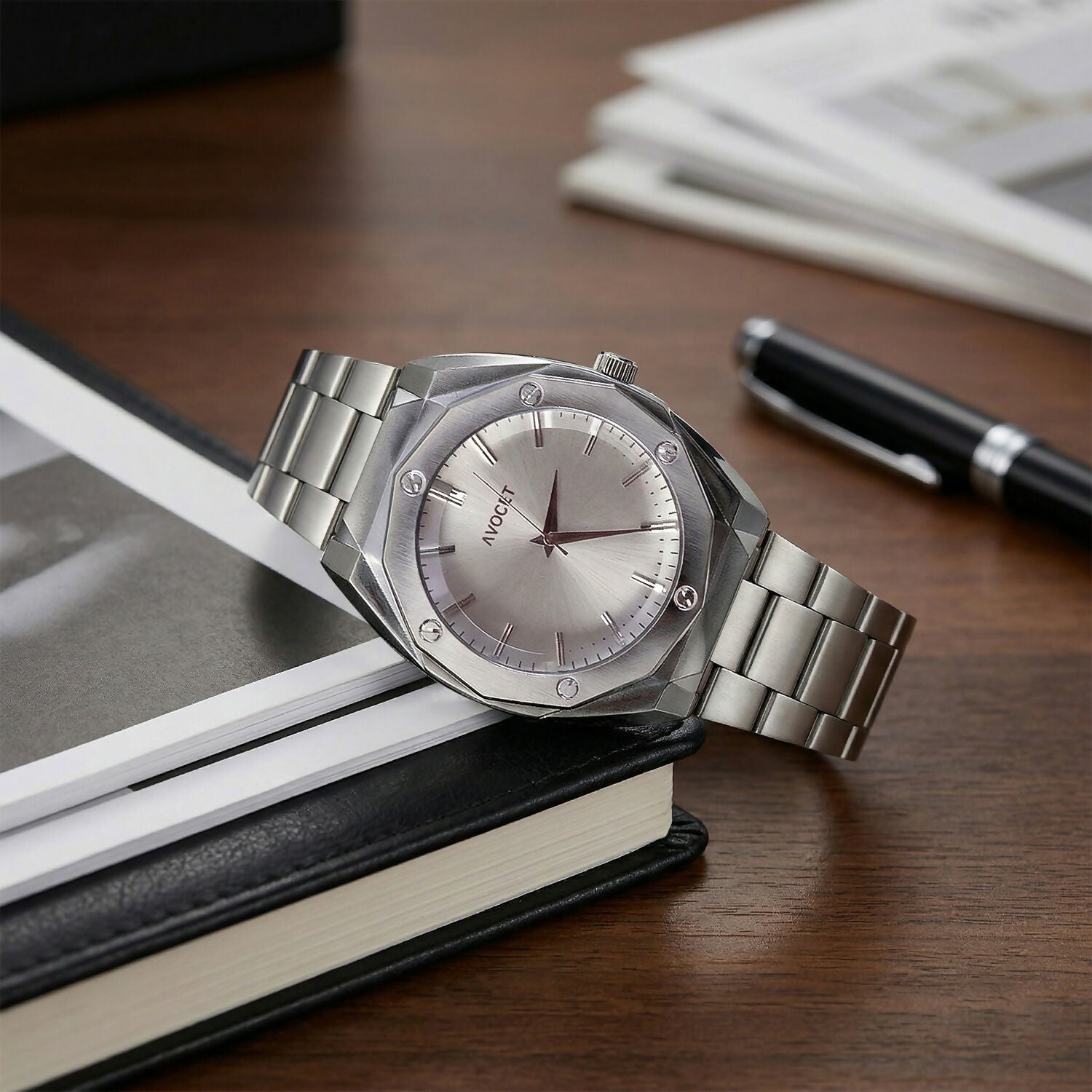 Elegant Silver Analog Wrist Watch – Classic Dial & Metal Strap