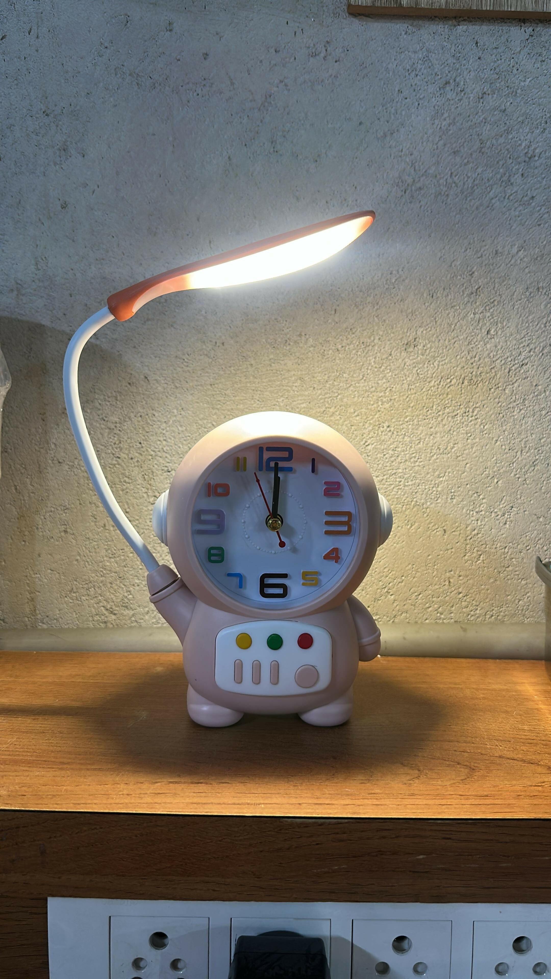 ALVENZA Astronaut Desk Lamp with Alarm Clock – Kid-Friendly Study Light