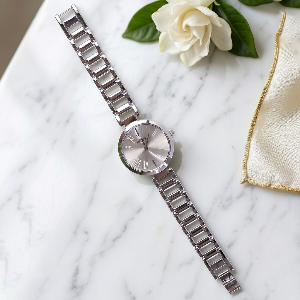 Minimal Silver Dial Women's Watch – Elegant & Versatile Accessory