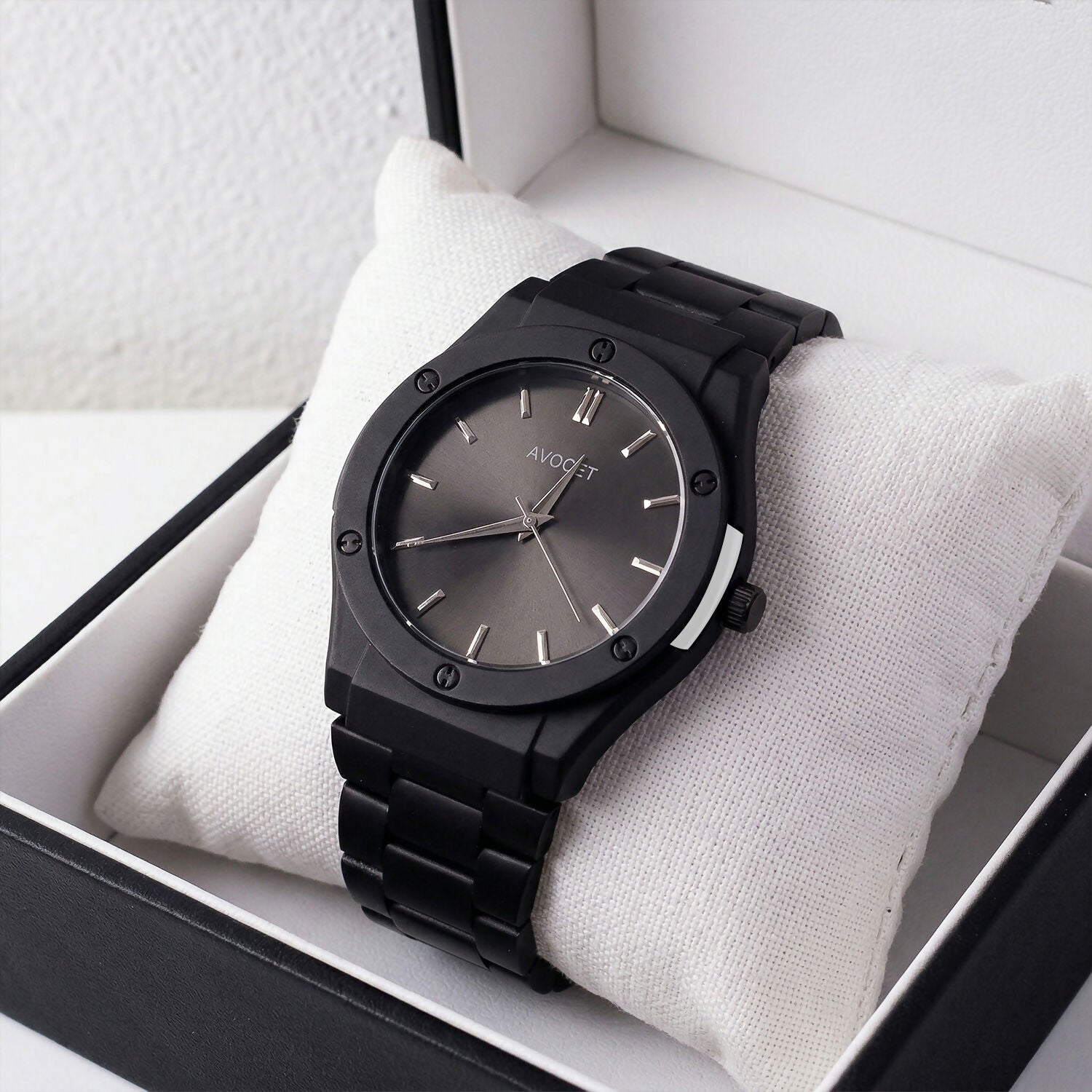Black Analog Wrist Watch – Stylish and Durable for Everyday Wear