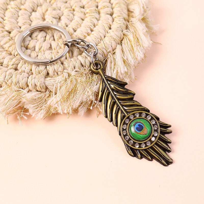 ALVENZA Mor Pankh Peacock Feather Keychain – Elegant Crystal Accent