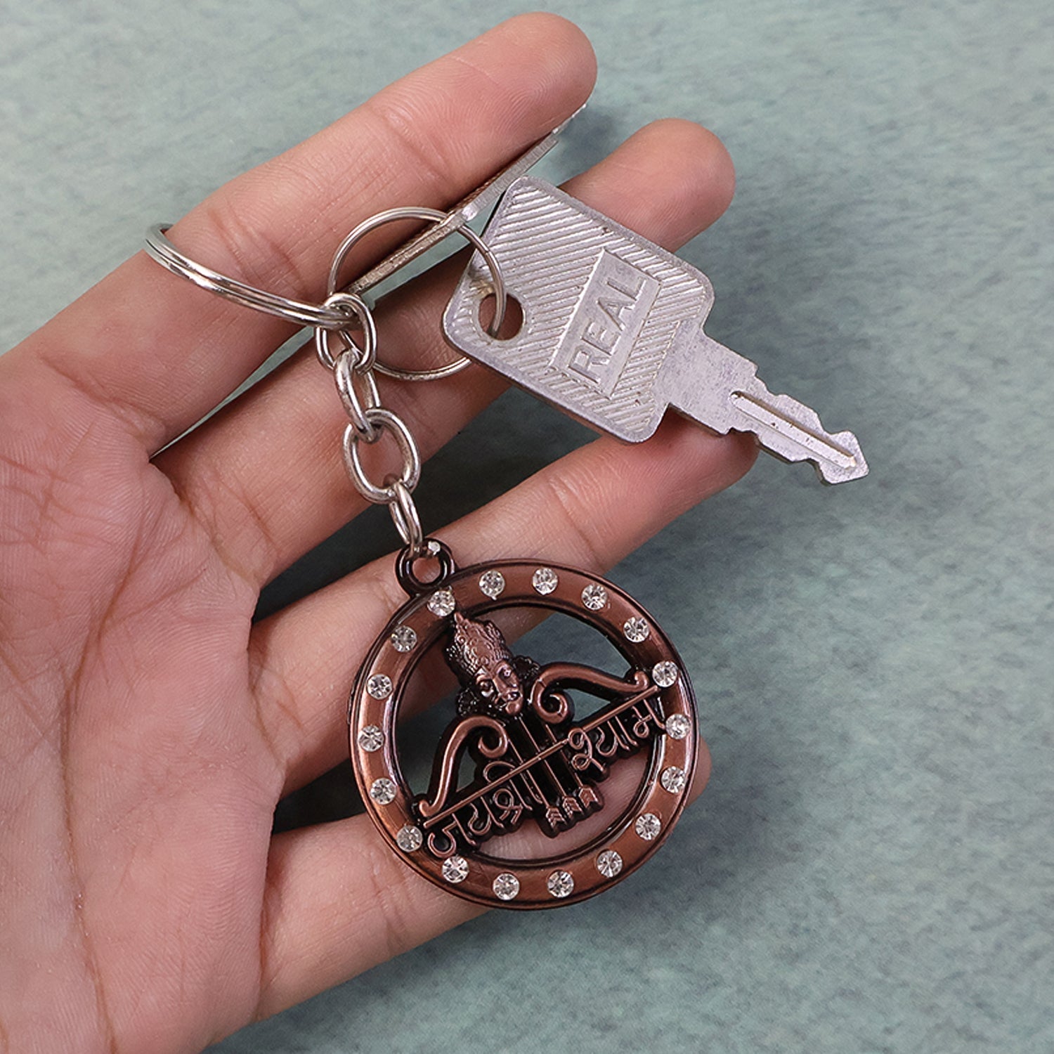 ALVENZA Jai Shree Shyam Keychain – Durable Metal with Crystal Accent