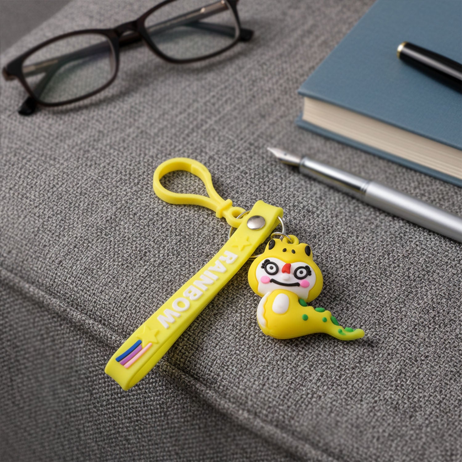 ALVENZA Dinosaur Keychain – Cute Cartoon Charm with Rainbow Strap