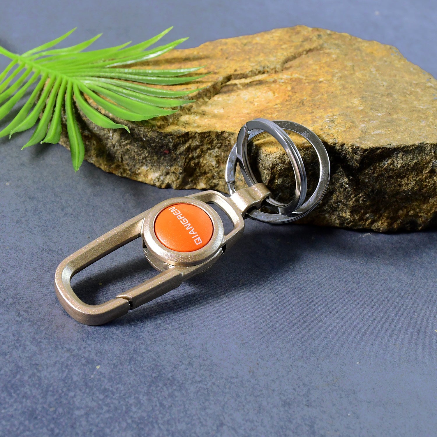 ALVENZA Metal Keychain Carabiner Clip – Durable Key Holder with Dual Rings