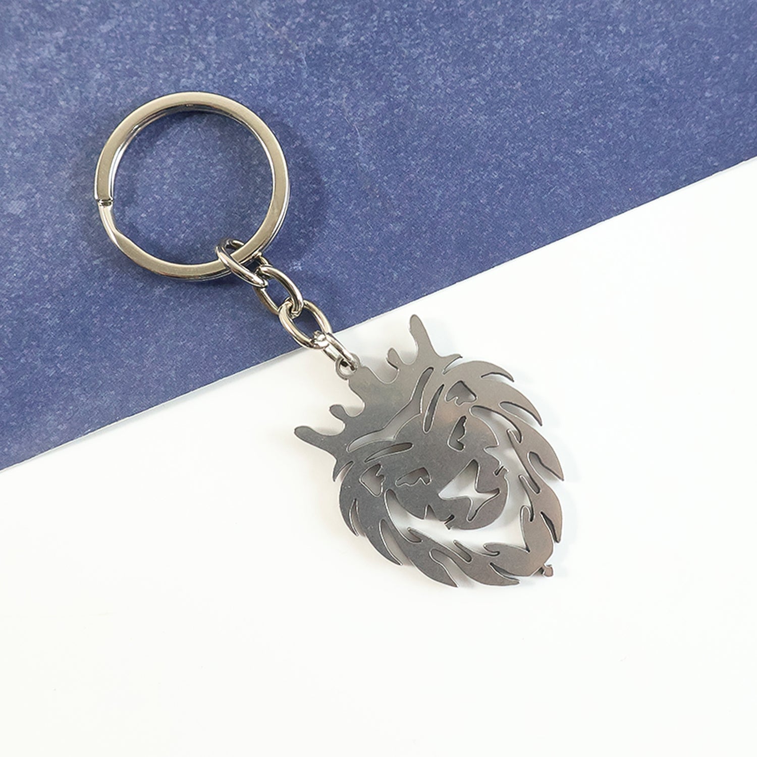 ALVENZA Lion Head Keychain – Stainless Steel Durable Crown Design