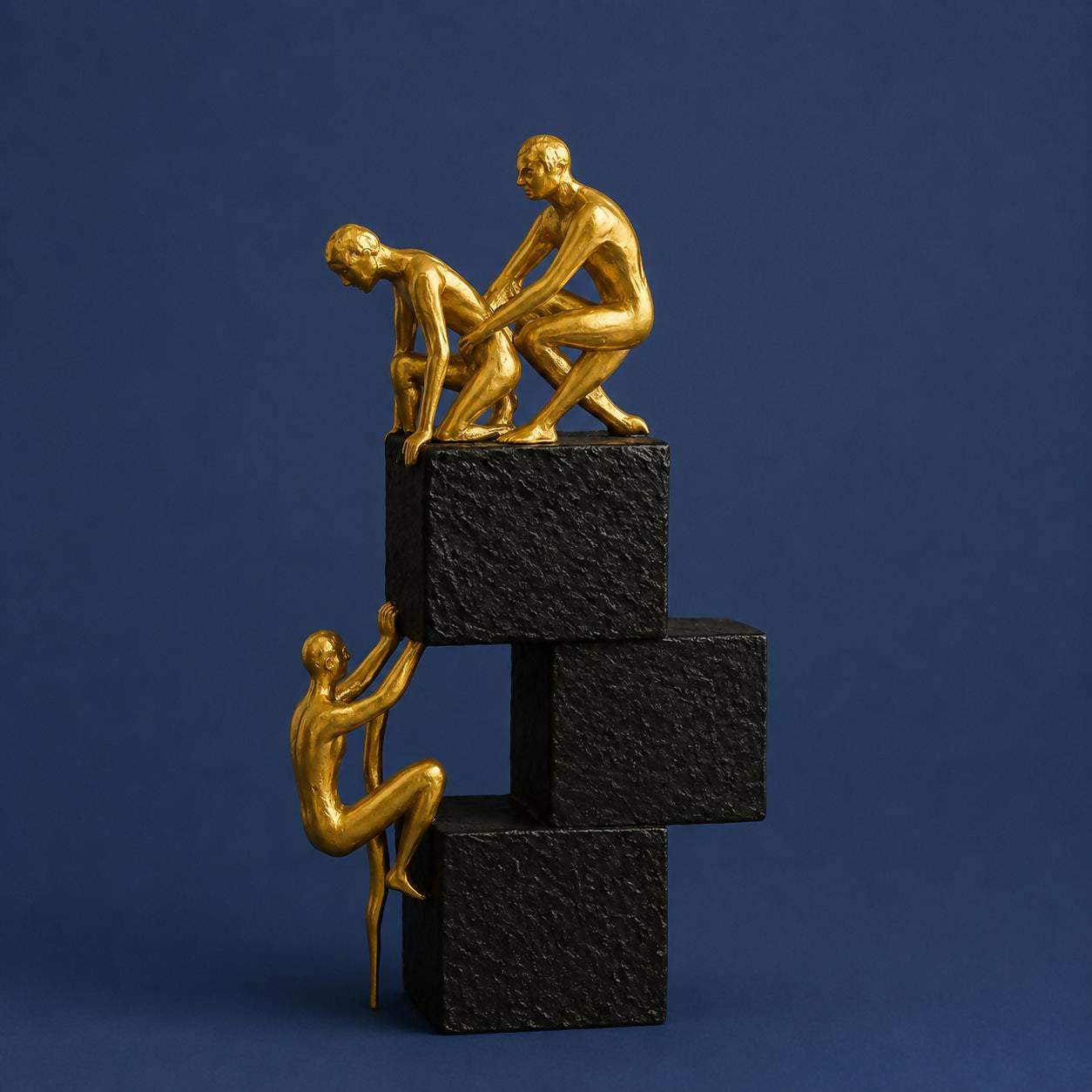 ALVENZA Abstract Human Sculpture – Modern Teamwork Showpiece for Decor