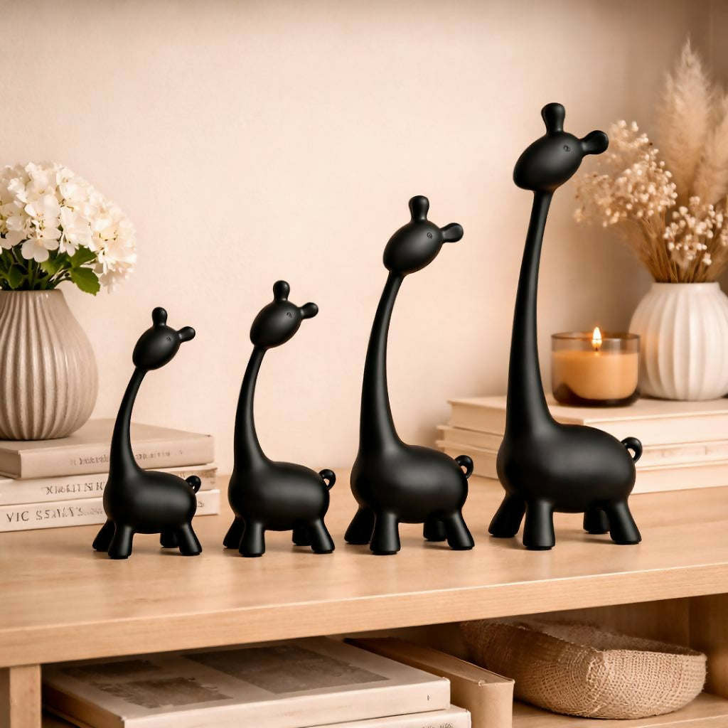 ALVENZA Modern Giraffe Family Figurines – Elegant Home Decor Set of 4