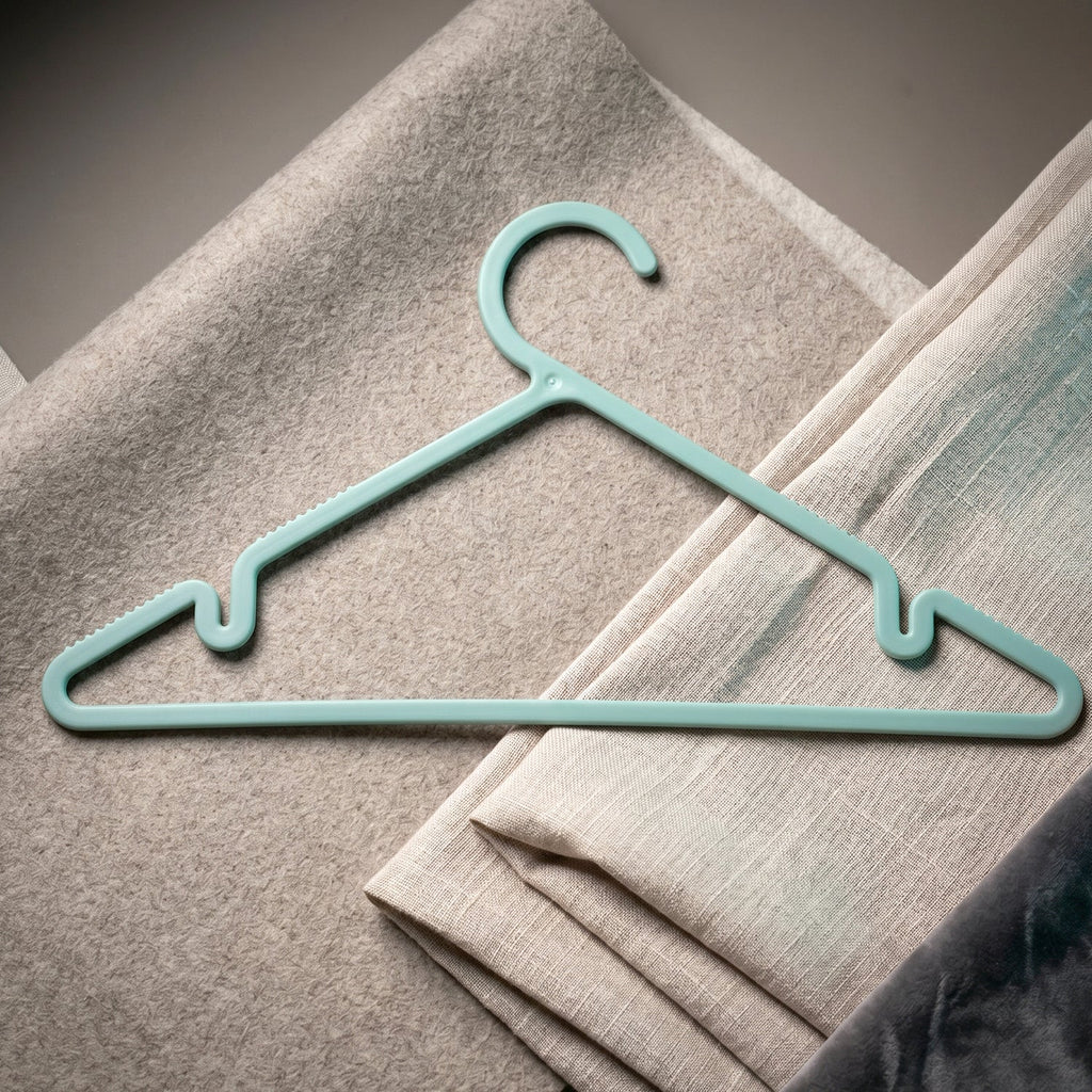 Plastic Clothes Hangers Non-Slip Design for Safe Grip and Organization - Detail View 7