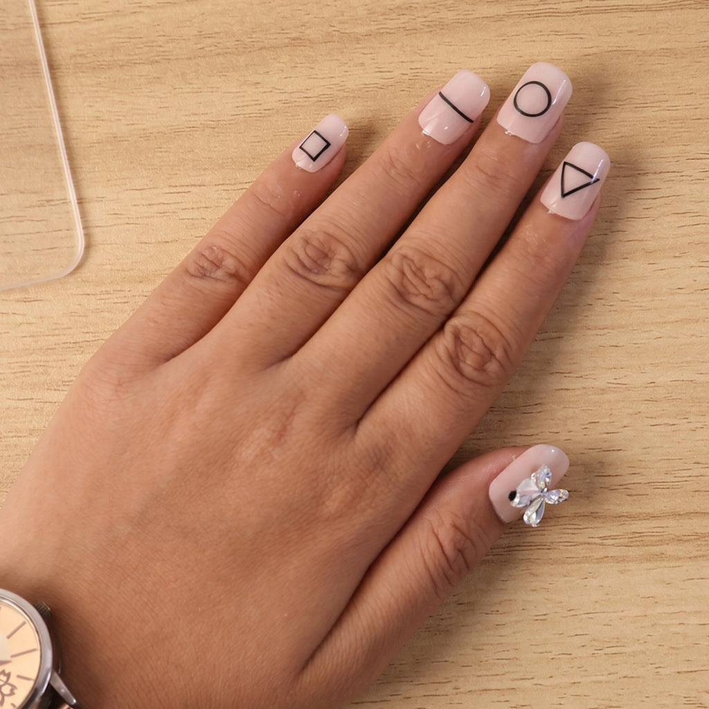 Press-On Nails Reusable False Nail Set with Strong Glue for Equally Glam Looks - Detail View 7