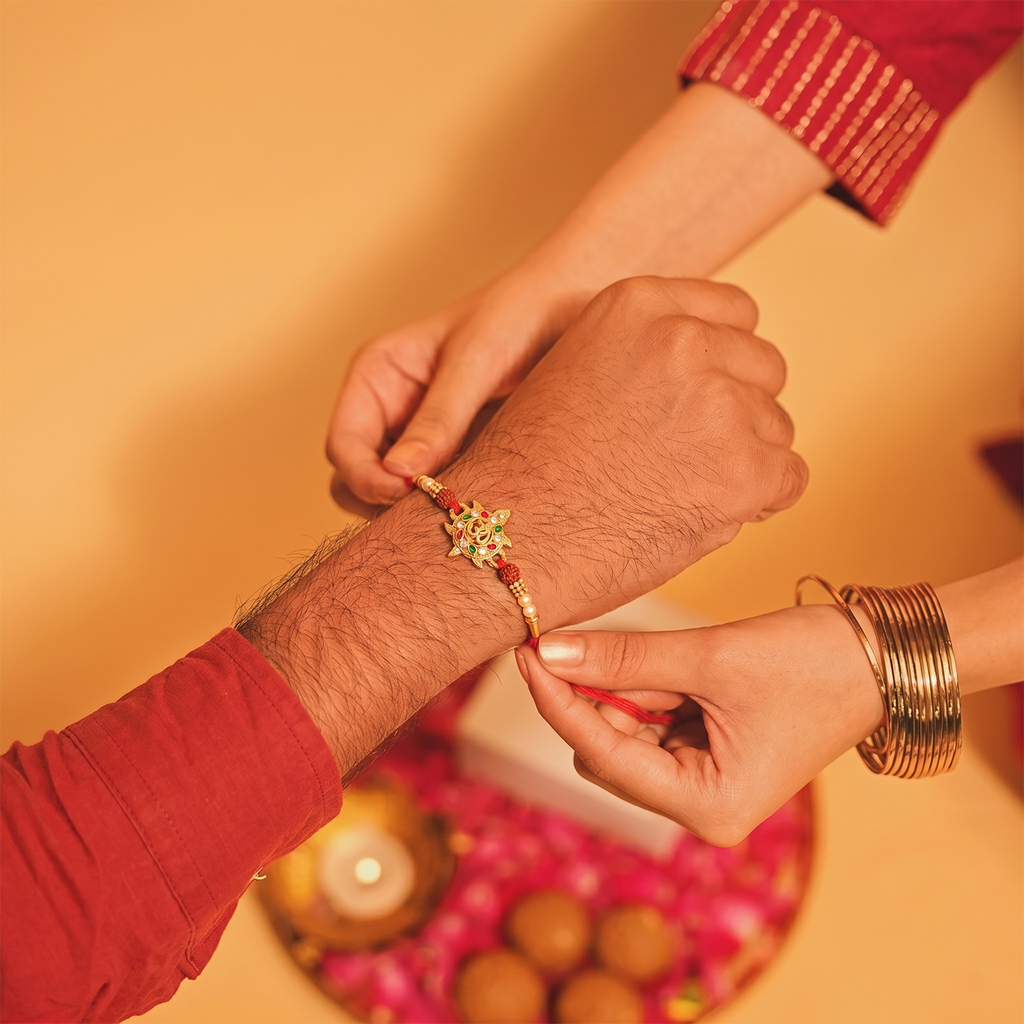 ALVENZA Divine Om Symbol Rakhi – Elegant Stones & Spiritual Design