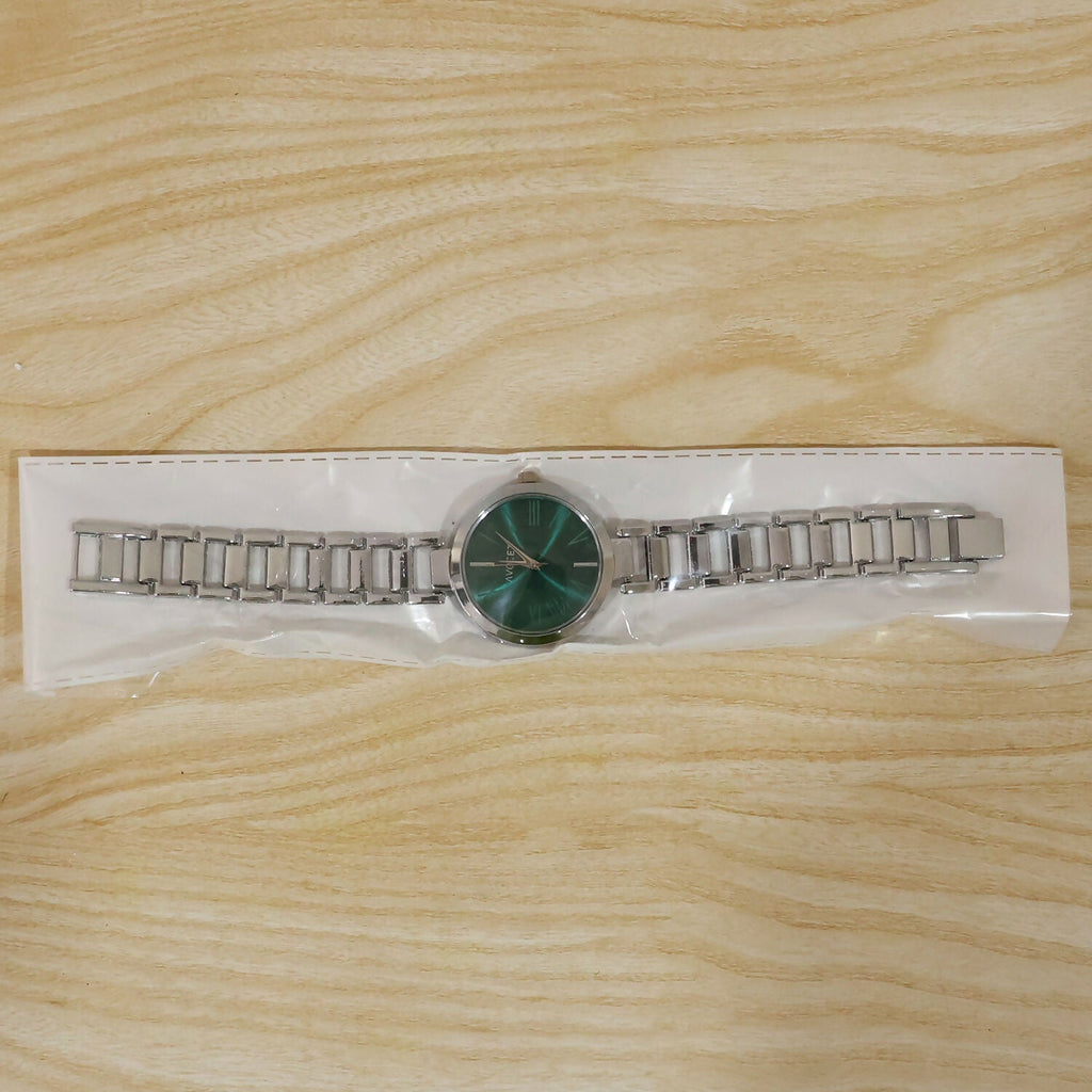 Women’s Green Dial Watch – Elegant Silver Strap with Modern Design