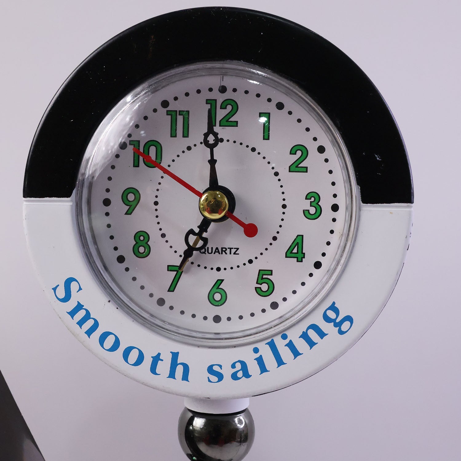 ALVENZA Ship Shape Clock Lamp – Nautical Decorative Table Lamp with Warm LED