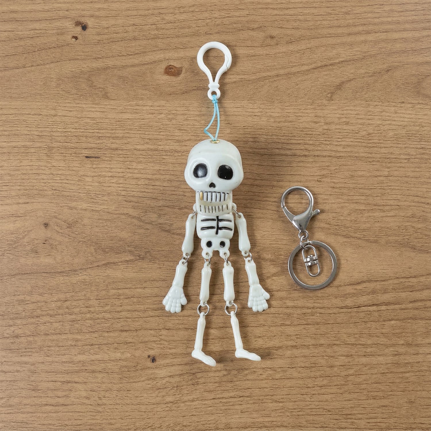 ALVENZA Skeleton Doll Keychain – Movable Skeleton with Metal Hook for Bag & Keys