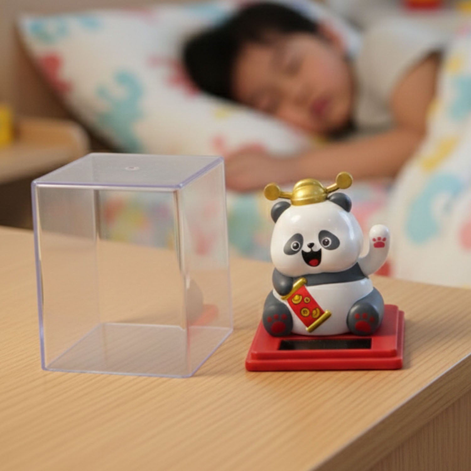ALVENZA Solar Powered Moving Hand Panda Showpiece – Cute Waving Desk Decor