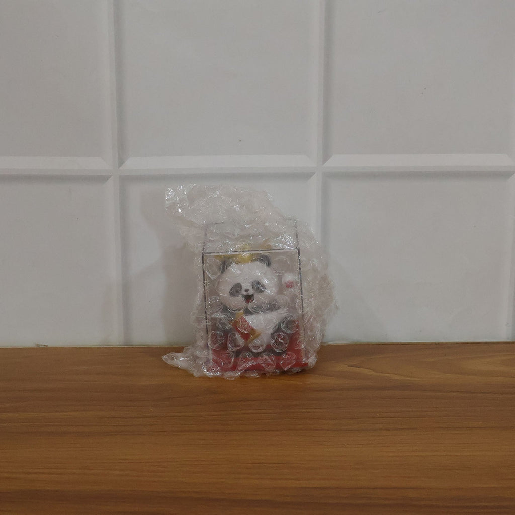 ALVENZA Solar Powered Moving Hand Panda Showpiece – Cute Waving Desk Decor