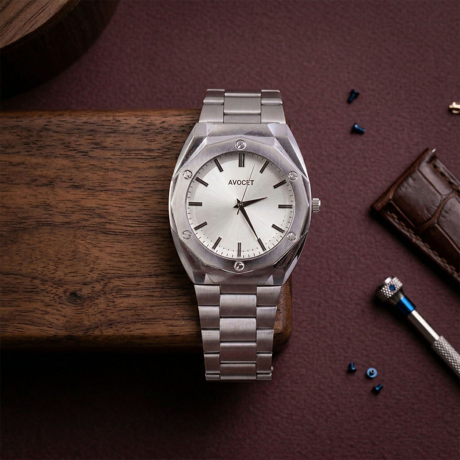Elegant Silver Analog Wrist Watch – Classic Dial & Metal Strap