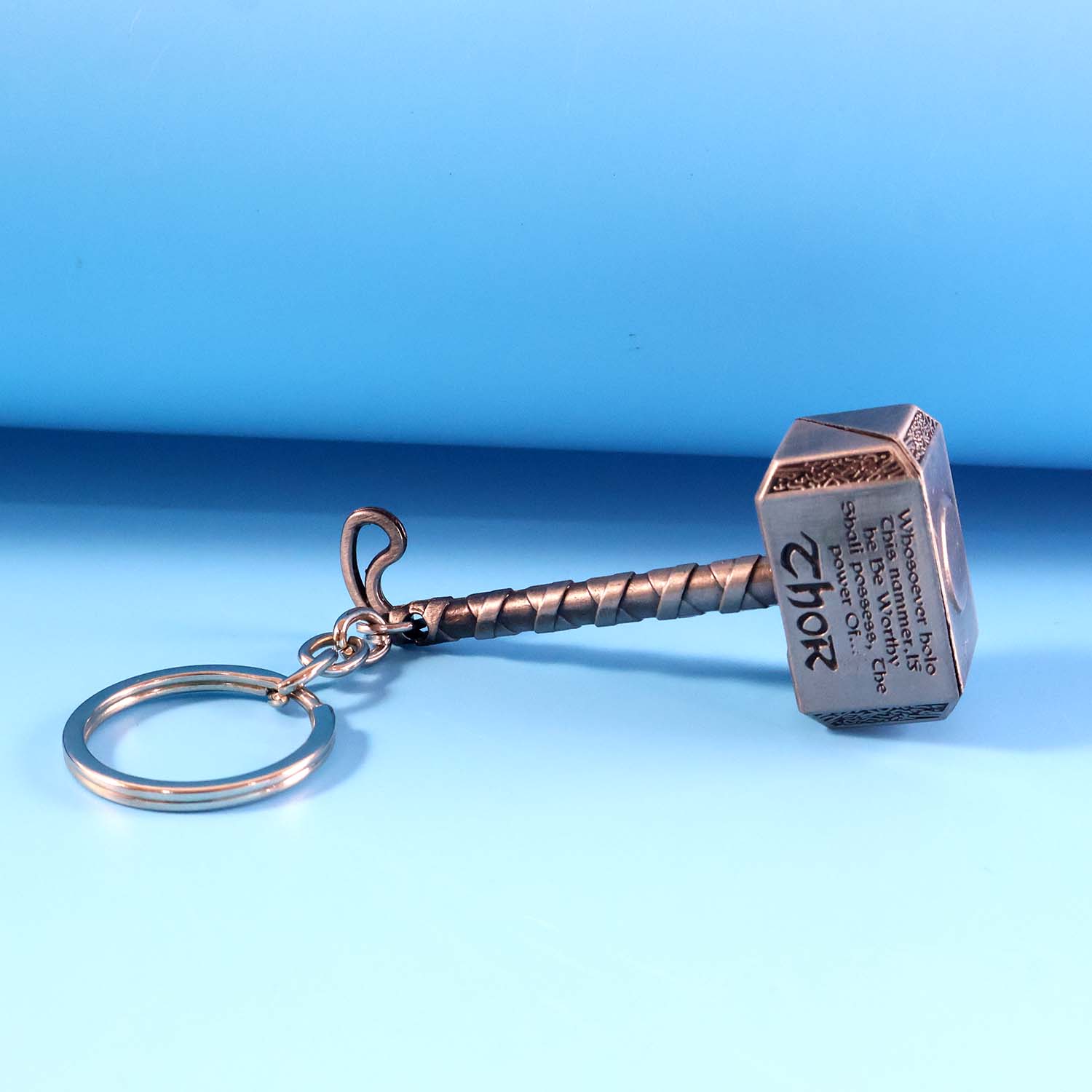 ALVENZA Metal Hammer Shape Keychain – Durable Alloy Miniature