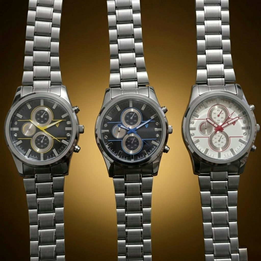 Stylish Chronograph Watch – Elegant black dial with blue accents