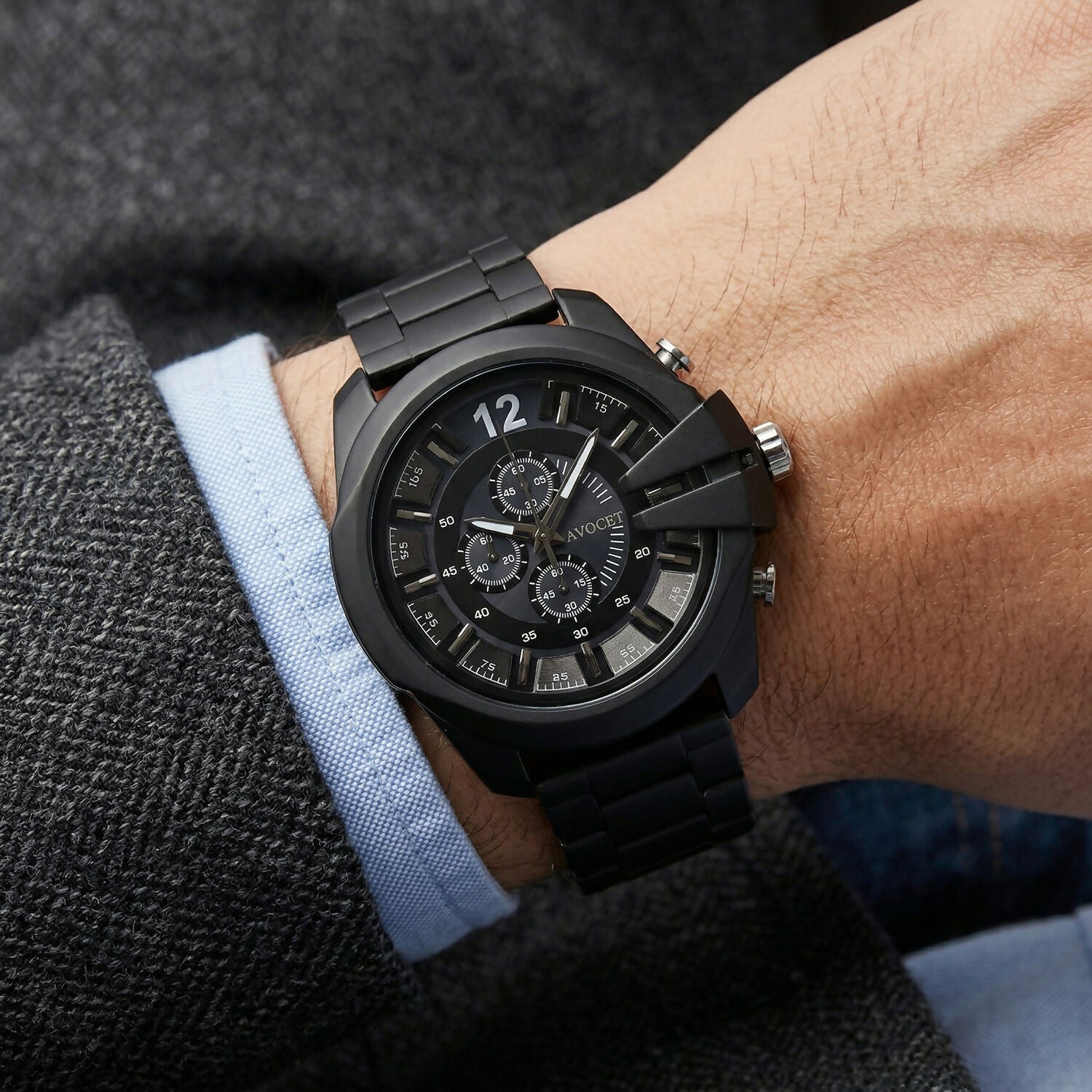 Black Analog Chronograph Watch – Elegant & Multi-functional Style