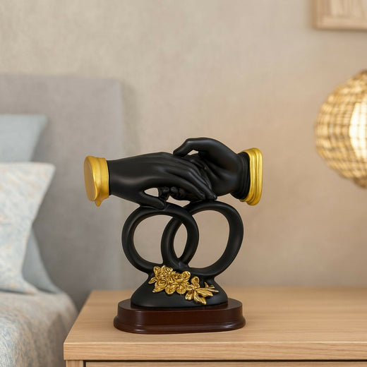 ALVENZA Black & Gold Handshake Figurine – Elegant Couple Décor with Interlocked Rings
