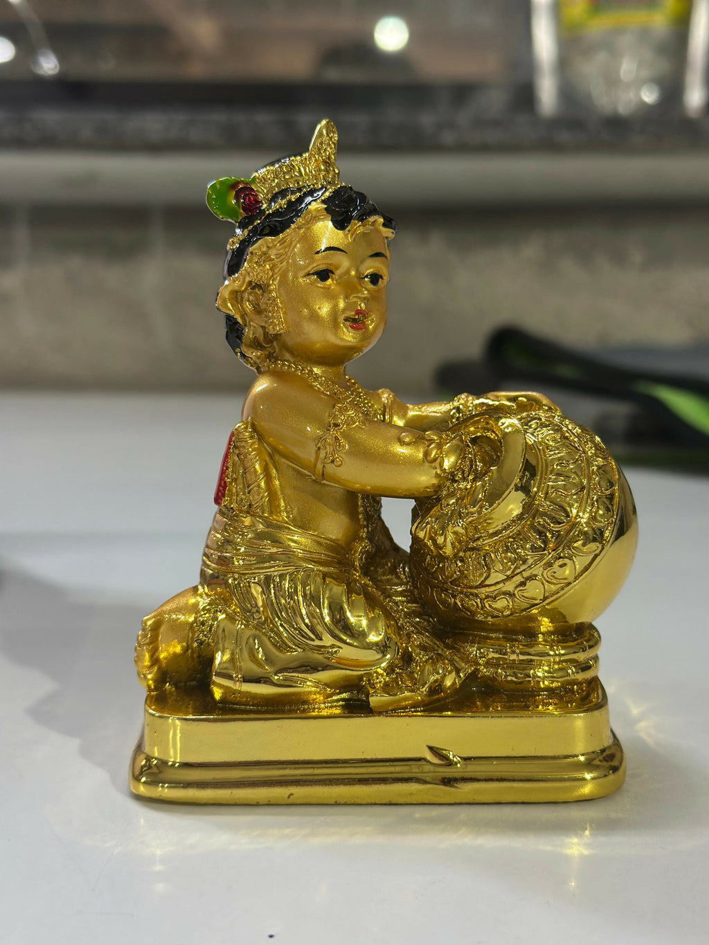 ALVENZA Baby Krishna Idol – Gold Finish Decorative Spiritual Piece