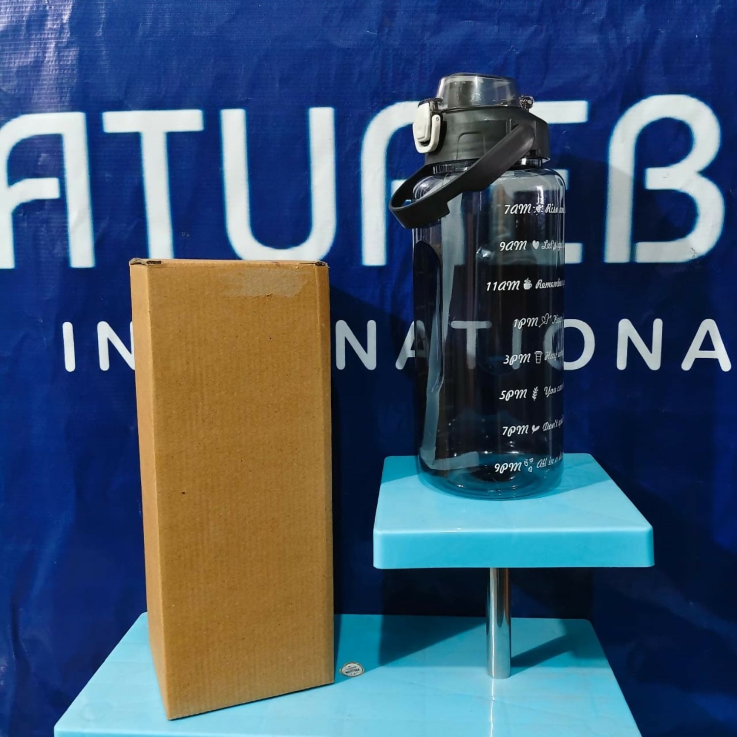 ALVENZA Motivational Water Bottle 2 L – BPA-Free Sipper with Time Marker