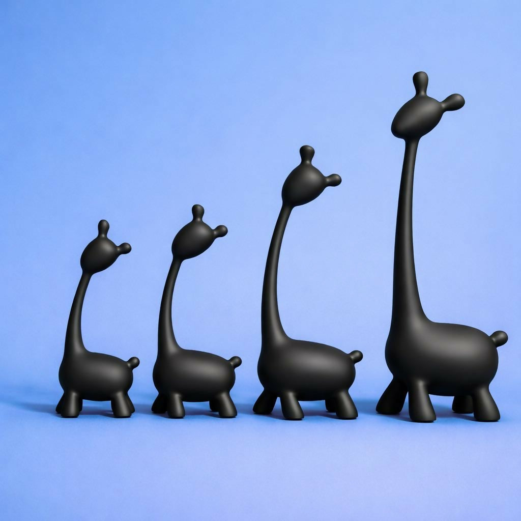 ALVENZA Modern Giraffe Family Figurines – Elegant Home Decor Set of 4