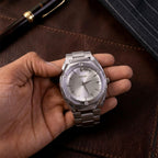 Elegant Silver Analog Wrist Watch – Classic Dial & Metal Strap