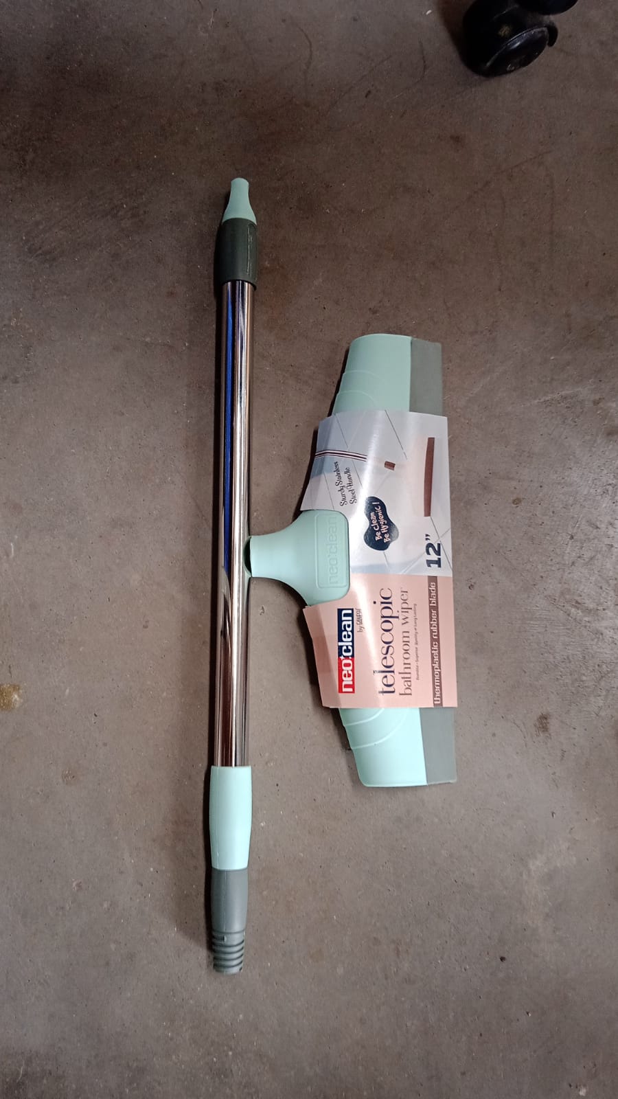 ALVENZA Telescopic Bathroom Wiper – Adjustable & Lightweight | Ganesh