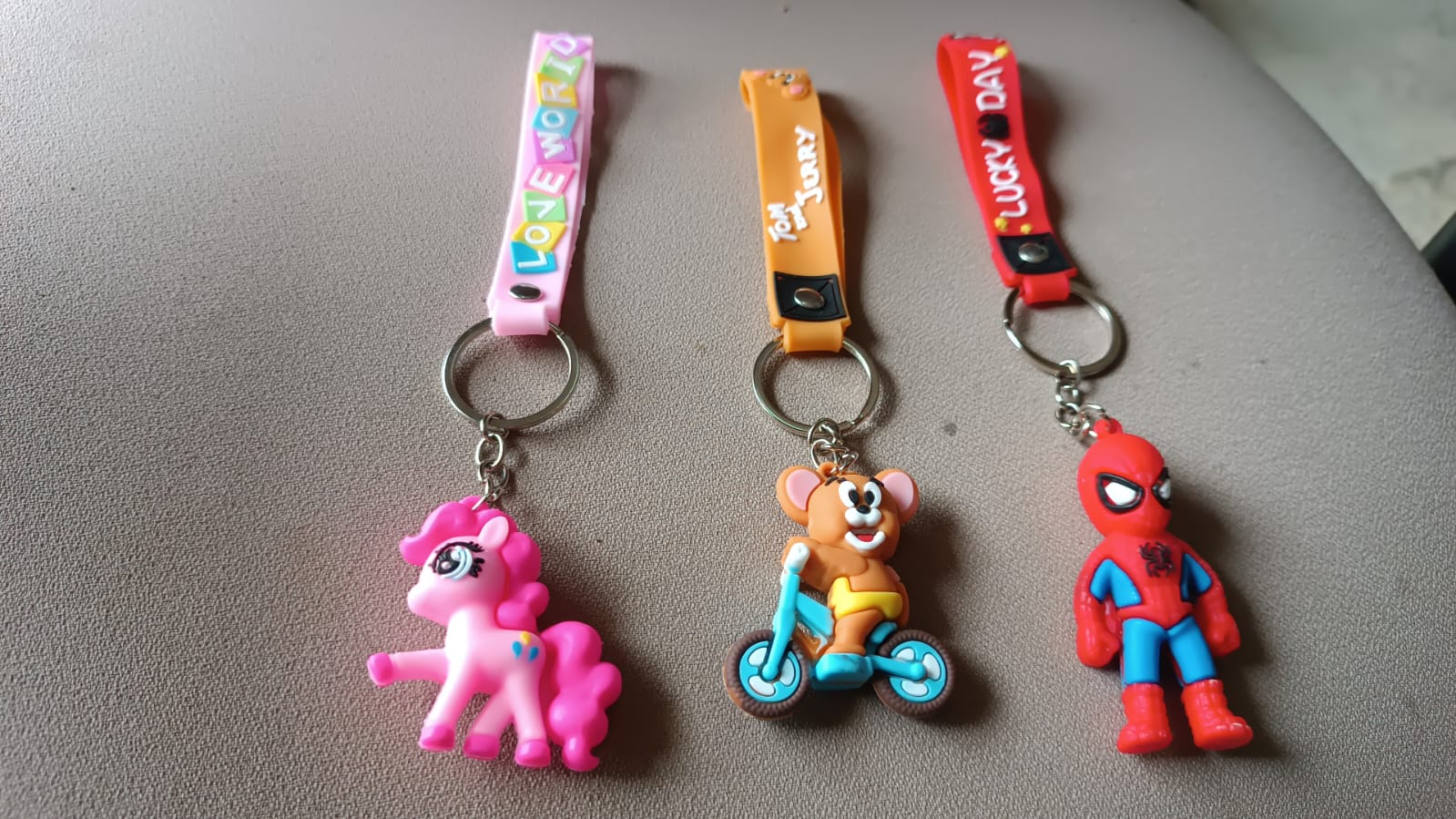 ALVENZA Cartoon Silicone Keychain – Cute 3D Character Bag Charm for Kids | Styleva