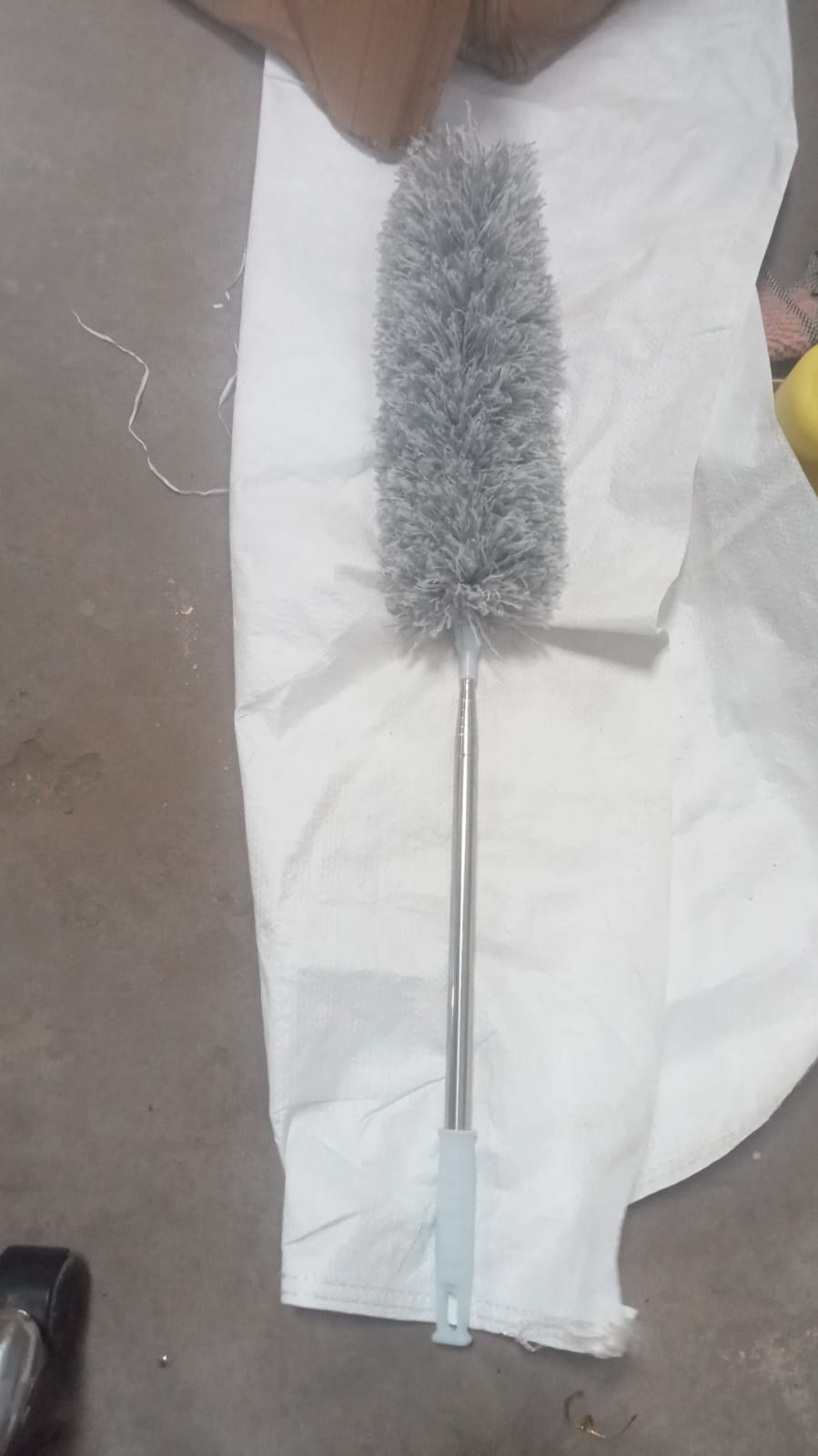  Microfiber Duster – 100-Inch Extendable Handle | ALVENZA - Detail 14