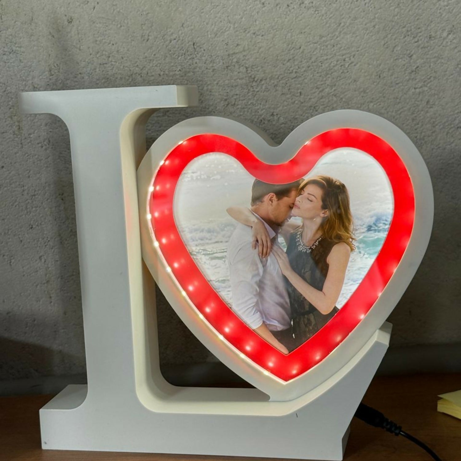 ALVENZA Love Heart LED Photo Frame – Romantic Red Light Display for Couples