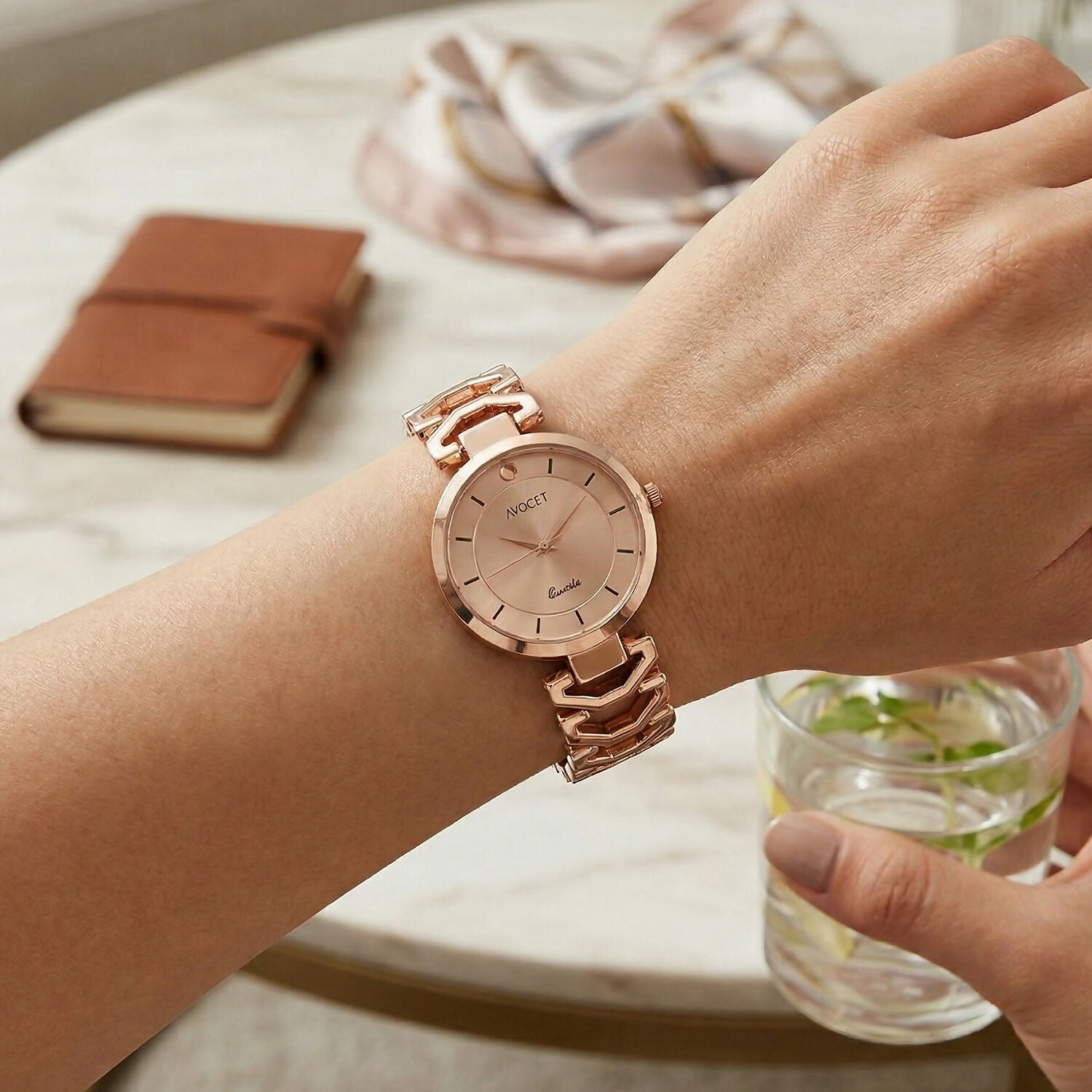 Rose Gold Analog Wrist Watch – Elegant & Minimalist for Women