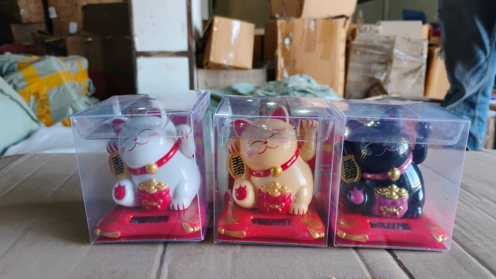 ALVENZA Waving Lucky Cat Statue – Solar Powered Wealth Decor | Styleva