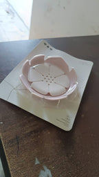 Plastic Soap Dish Self-Draining Floral Design | VelvetBubbles - Detail View 7
