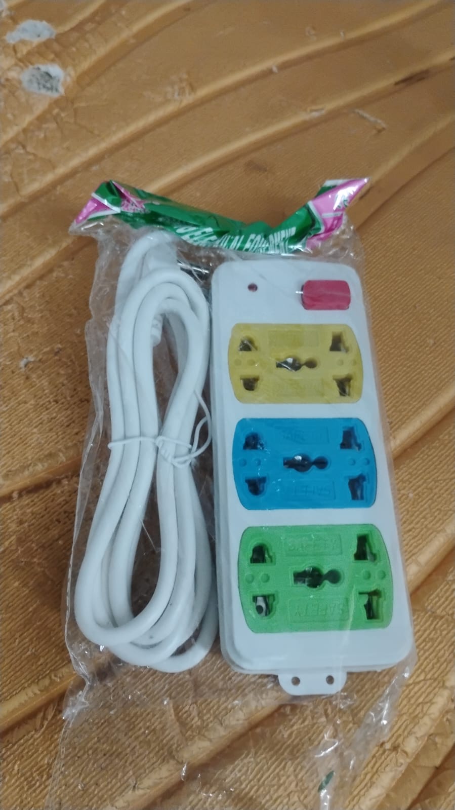 ALVENZA Universal 3-Socket Extension Board – Compact Power Strip with Safety