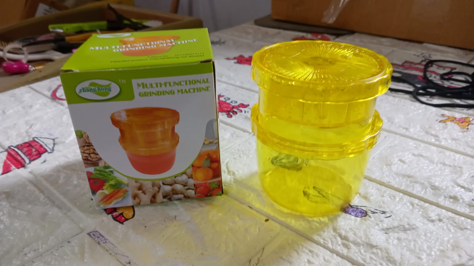2-in-1 Manual Citrus Juicer & Grinder Portable & Easy to Use - Detail View 6
