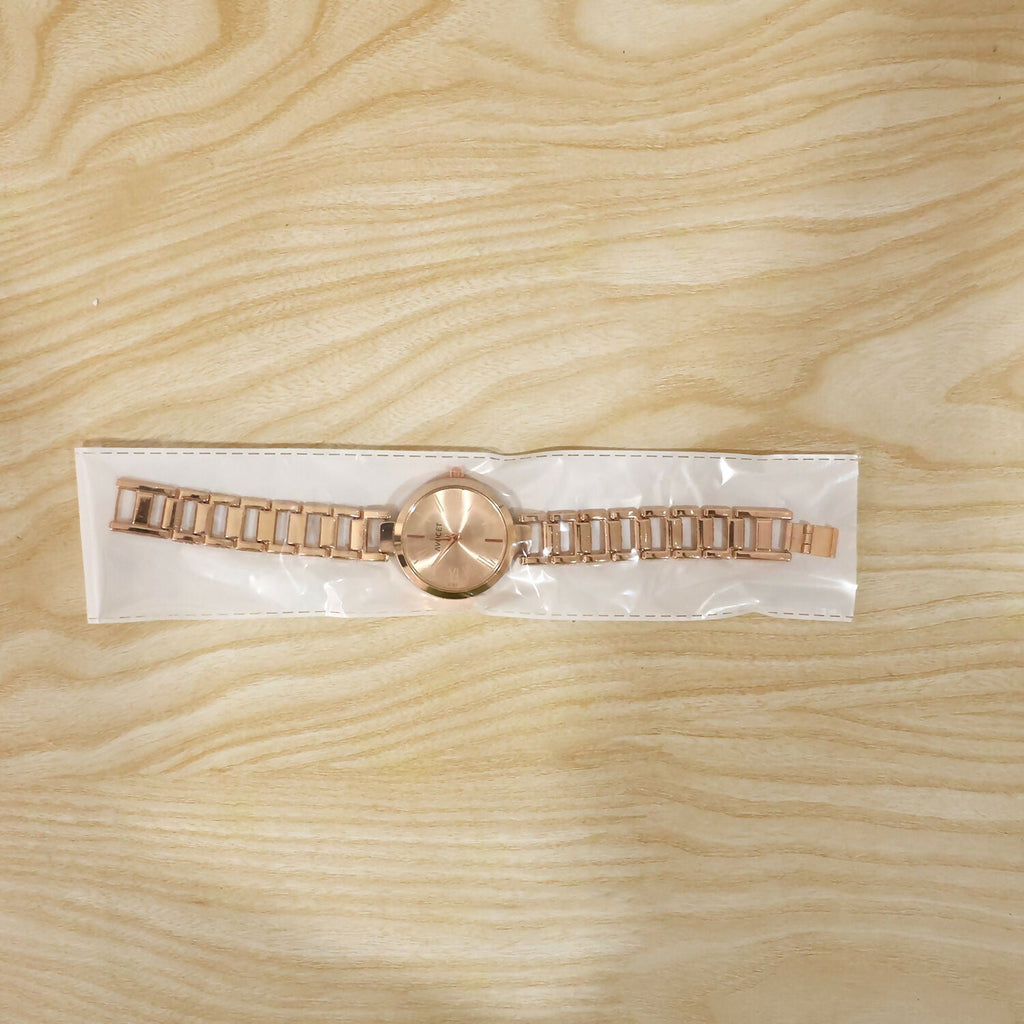 Women’s Rose Gold Round Dial Watch – Elegant & Stylish Timepiece