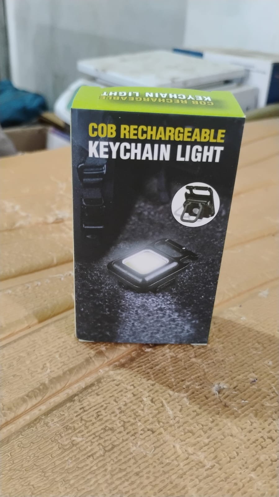 ALVENZA Rechargeable Keychain Flashlight – 4 Light Modes, Magnetic Base, COB light, | Vastate