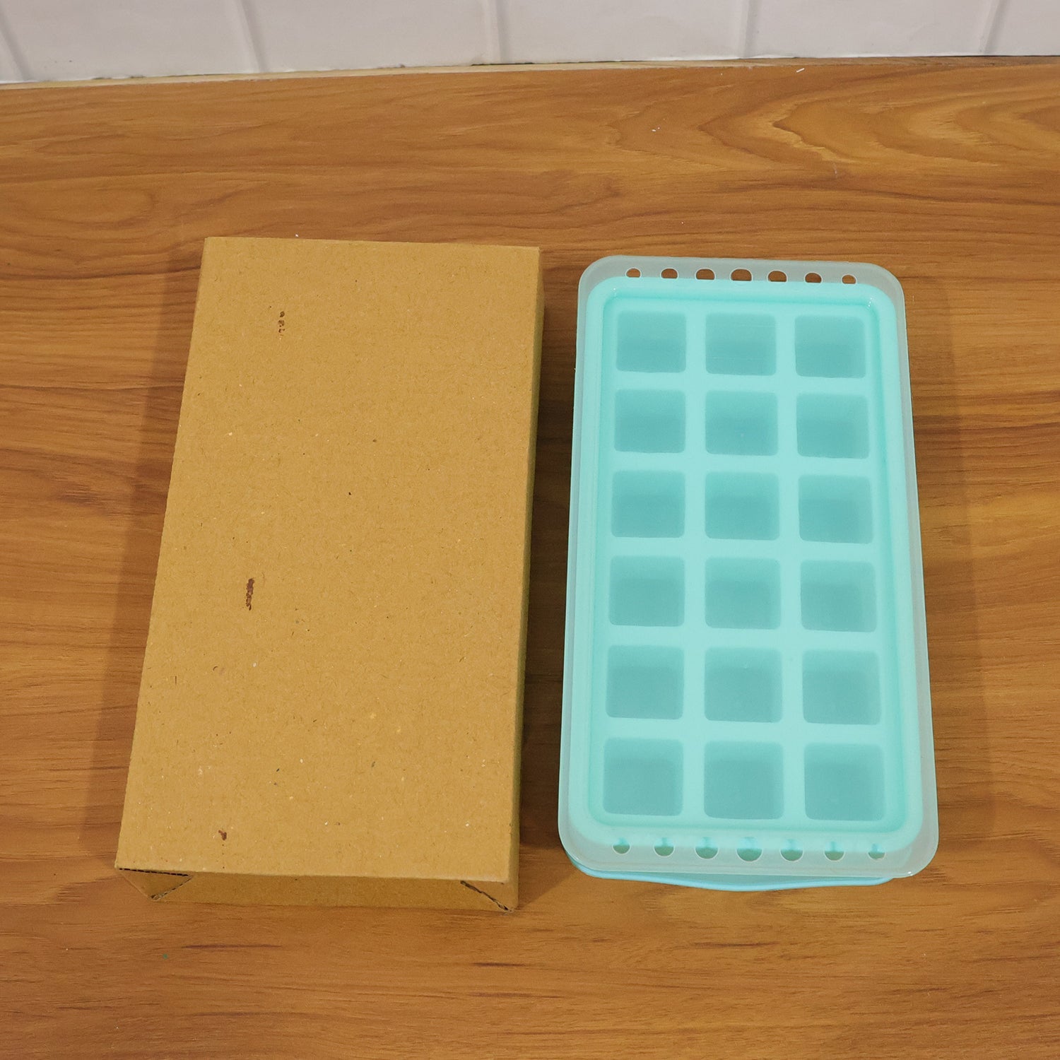Ice Cube Tray Leak-Proof with 18-Grid Silicone Design - Detail View 8