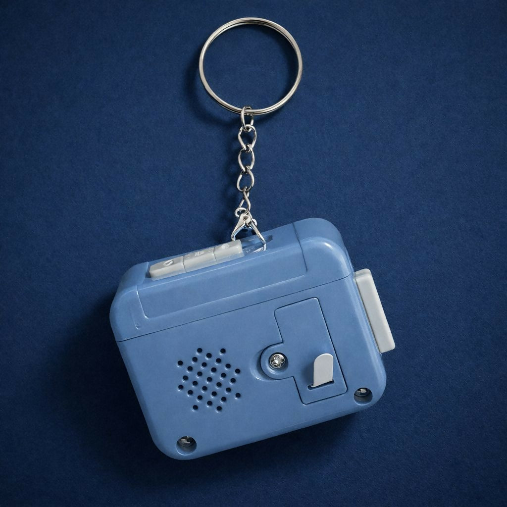 ALVENZA Retro Cassette Tape Keychain – Nostalgic Click Sound Accessory
